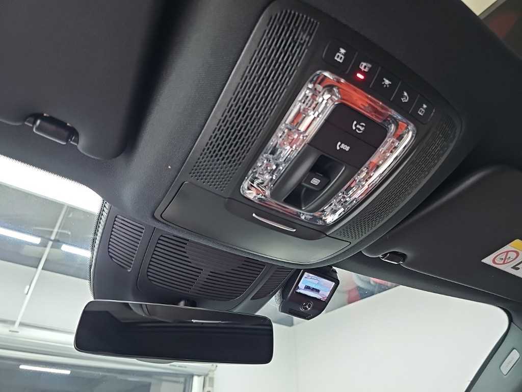Mercedes-Benz GLE-Class — photo 18