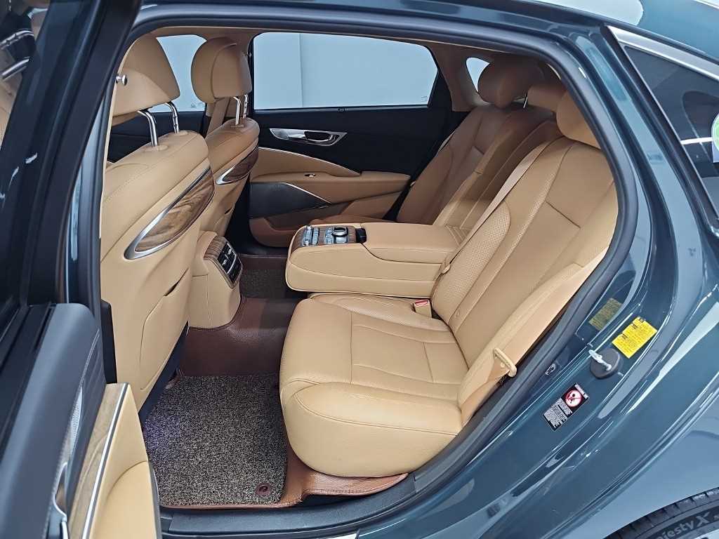 Kia K9 — photo 12
