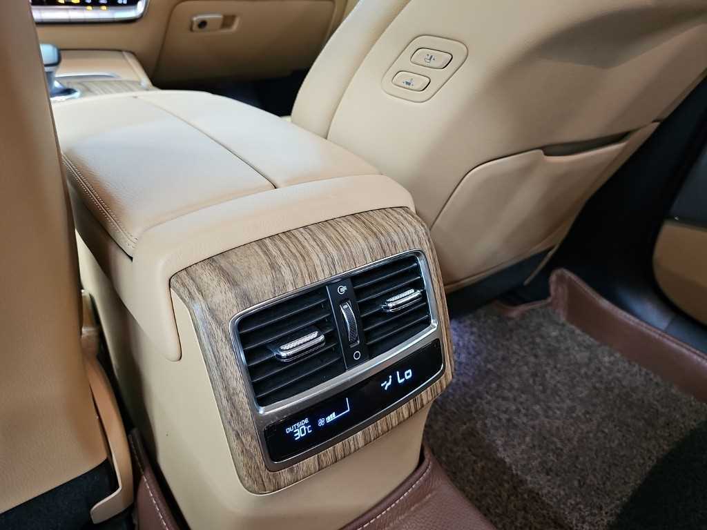 Kia K9 — photo 13