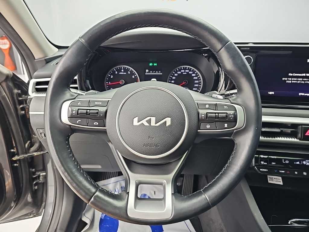 Kia K5 — photo 09