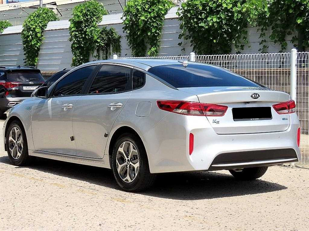 Kia K5 — photo 03