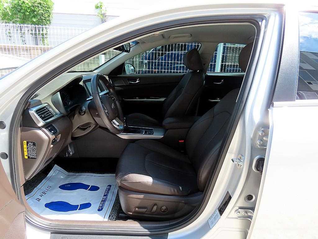 Kia K5 — photo 05