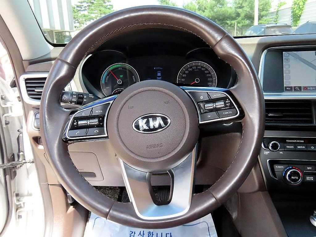 Kia K5 — photo 08