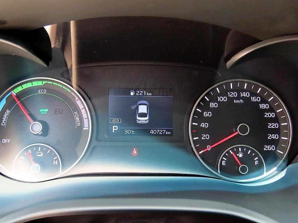 Kia K5 — photo 09