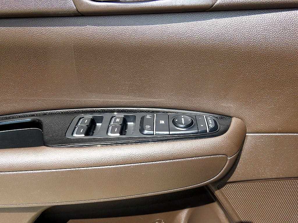 Kia K5 — photo 11