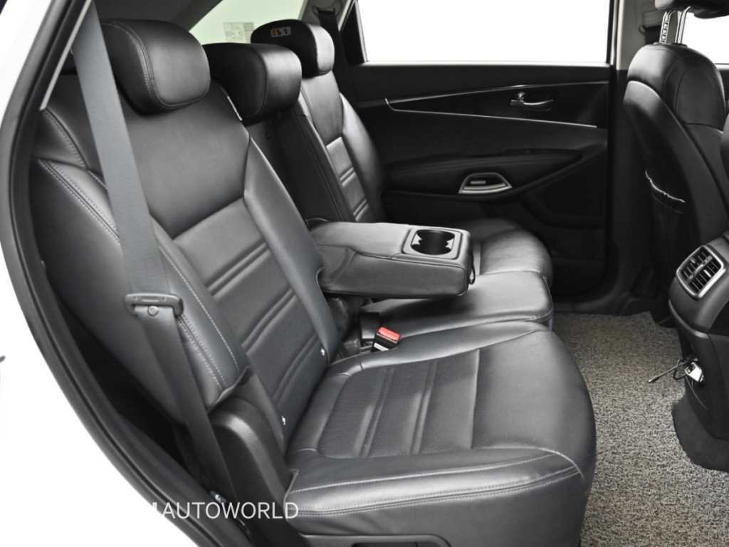 Kia Sorento — photo 12