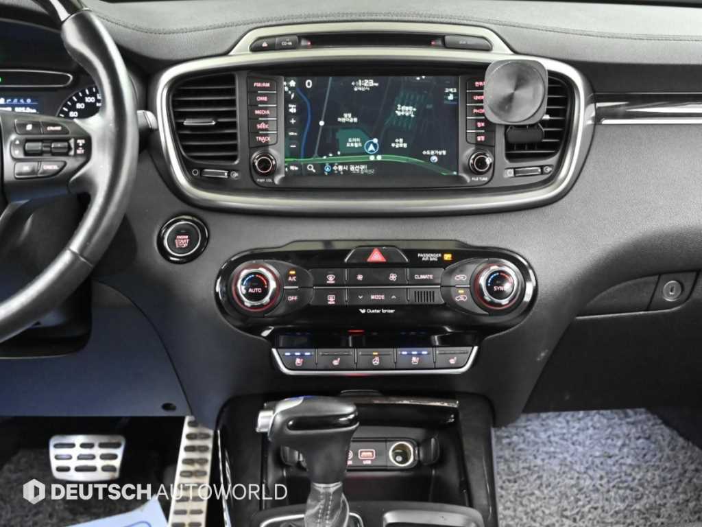 Kia Sorento — photo 14