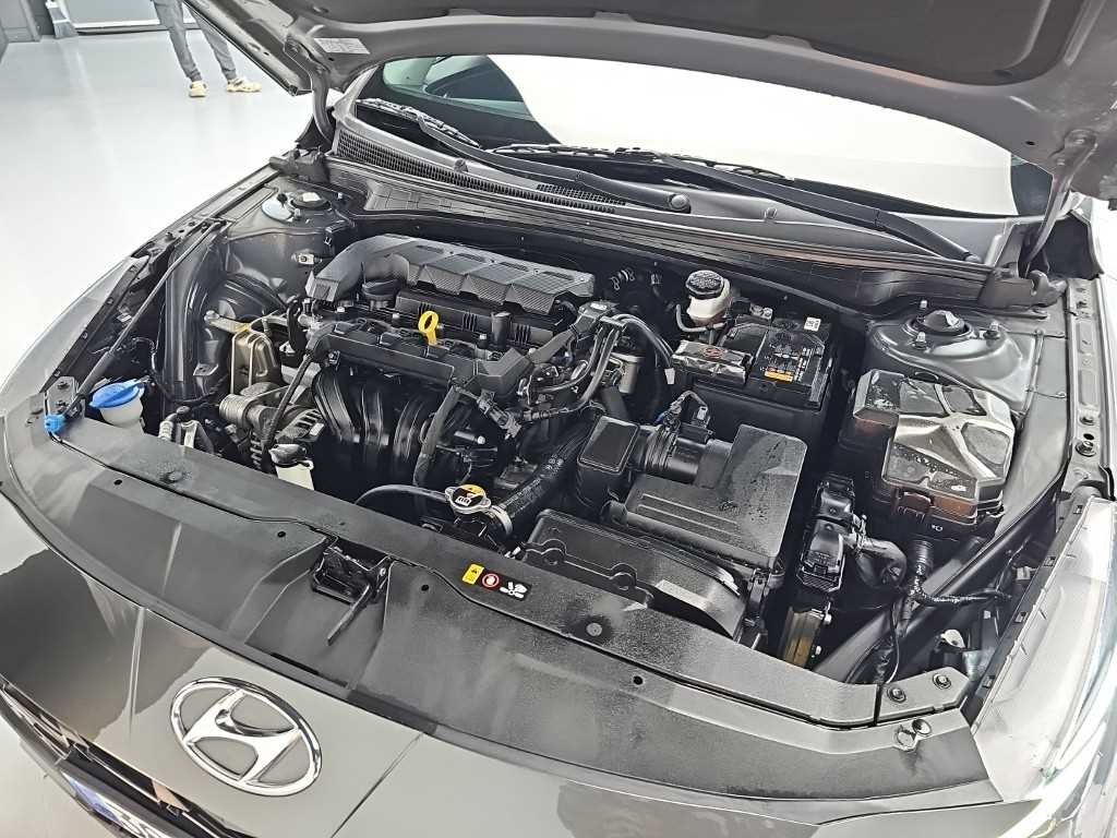 Hyundai Avante — photo 05