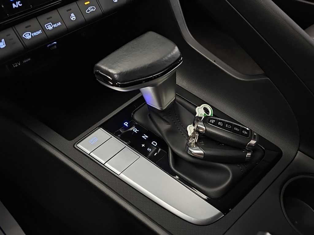 Hyundai Avante — photo 08