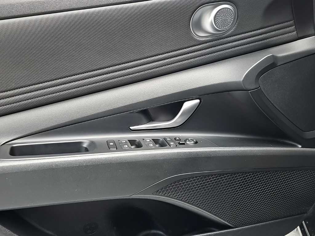 Hyundai Avante — photo 15