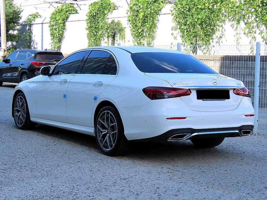 Mercedes-Benz E-Class — photo 03