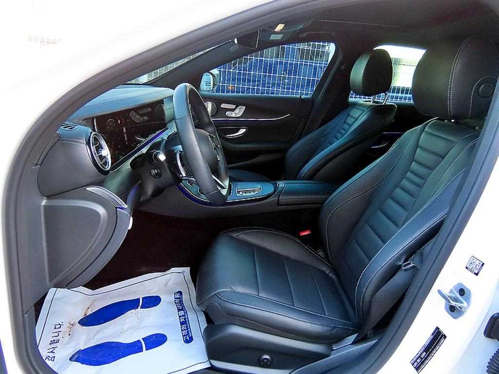Mercedes-Benz E-Class — photo 05