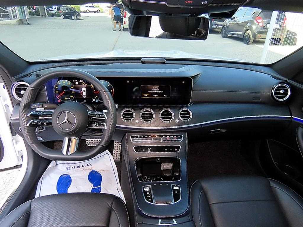 Mercedes-Benz E-Class — photo 07