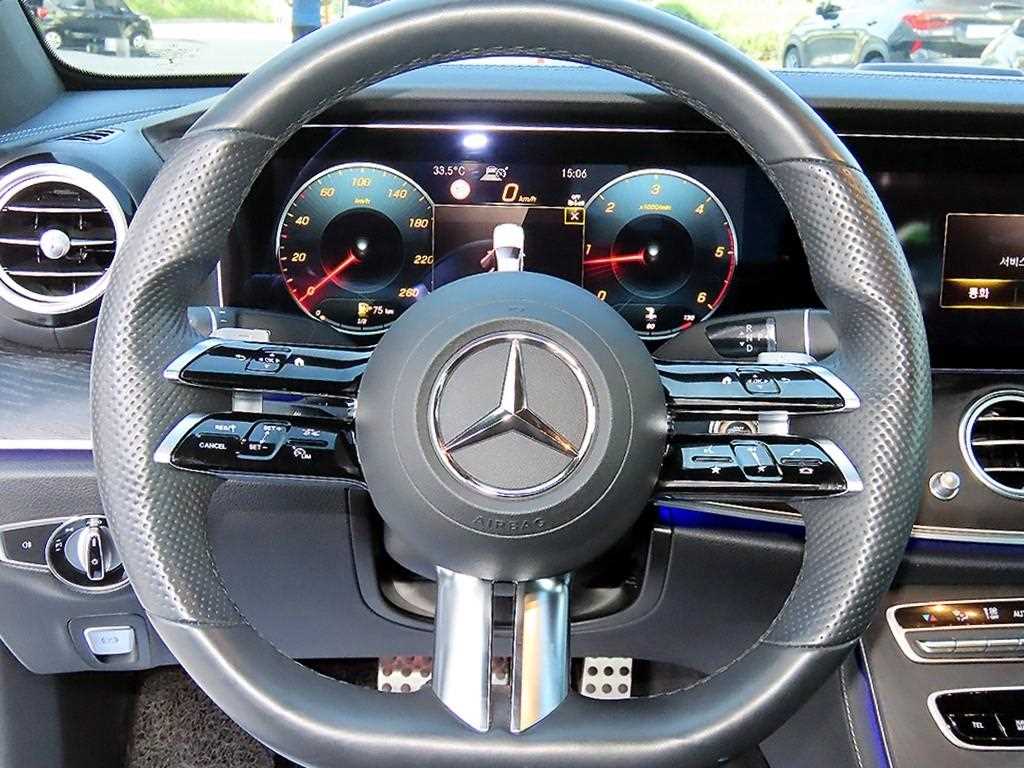 Mercedes-Benz E-Class — photo 08