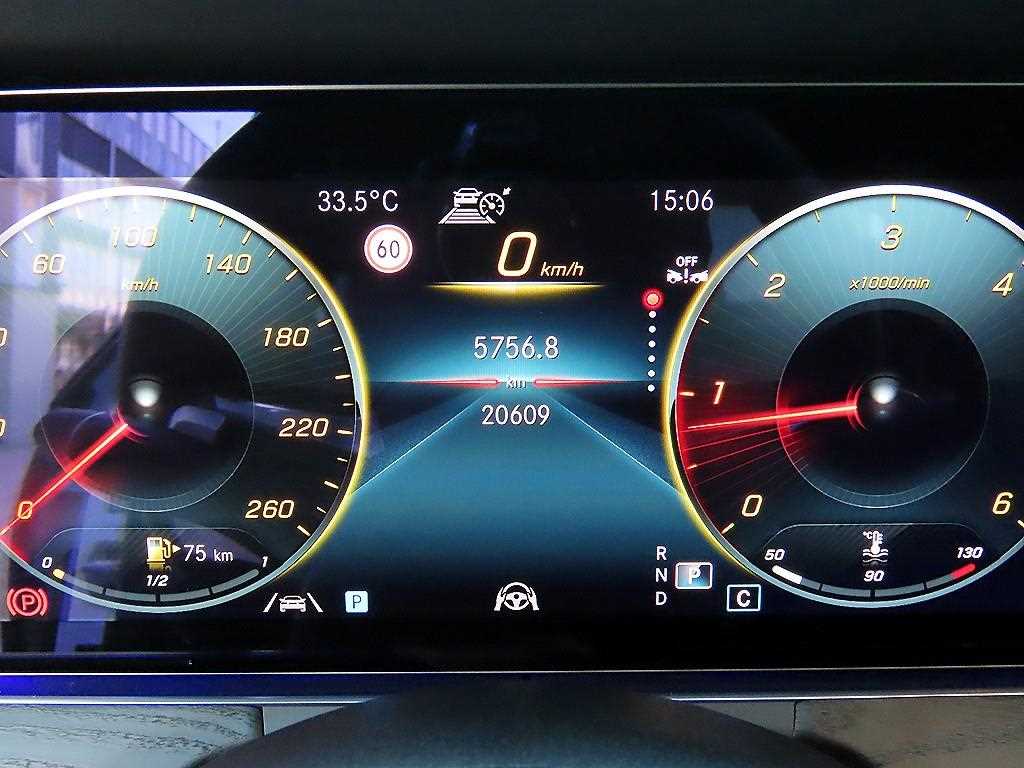 Mercedes-Benz E-Class — photo 09