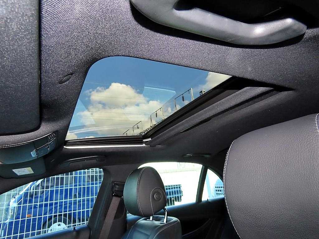 Mercedes-Benz E-Class — photo 16