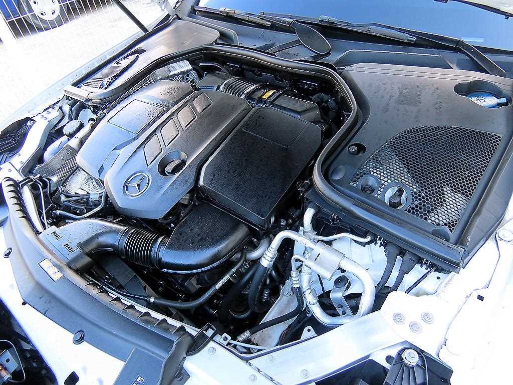 Mercedes-Benz E-Class — photo 19
