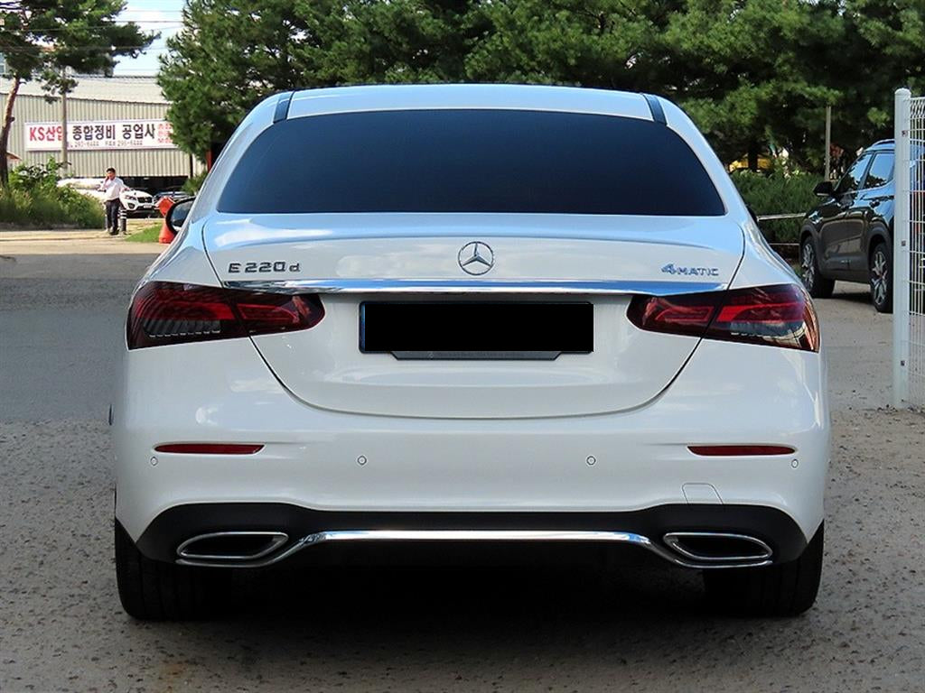 Mercedes-Benz E-Class — photo 04