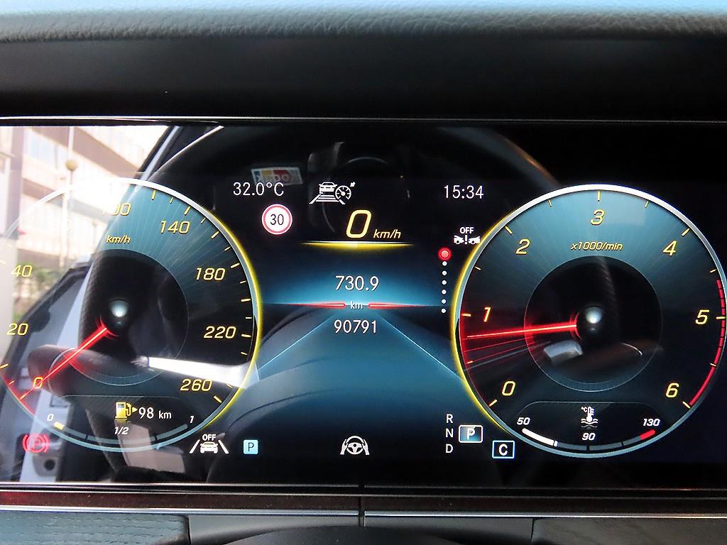Mercedes-Benz E-Class — photo 09