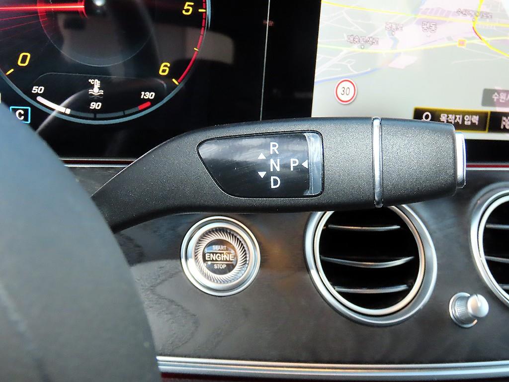 Mercedes-Benz E-Class — photo 11