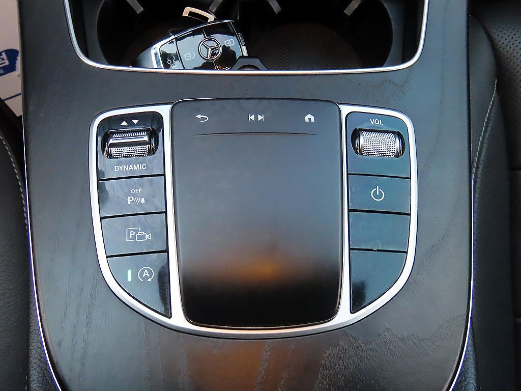 Mercedes-Benz E-Class — photo 13