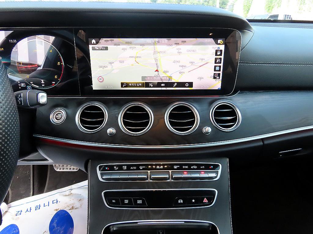 Mercedes-Benz E-Class — photo 14