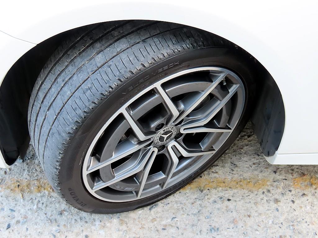 Mercedes-Benz E-Class — photo 20