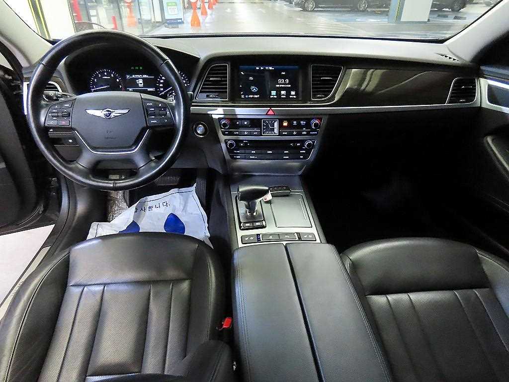 Genesis G80 — photo 10
