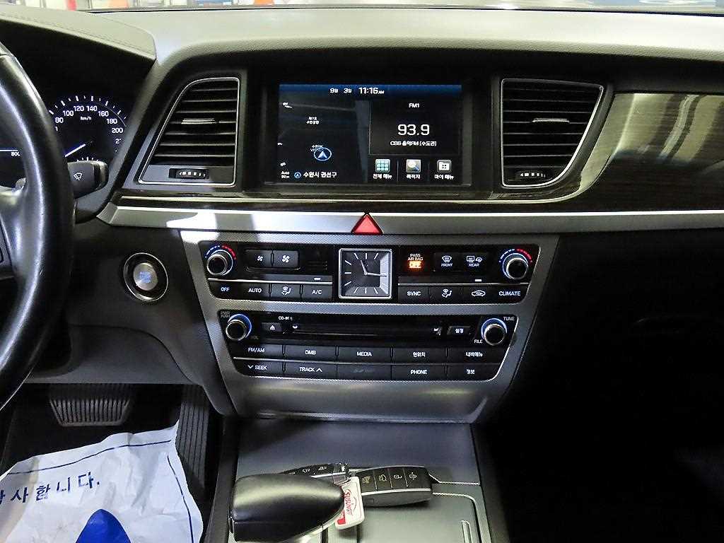 Genesis G80 — photo 11