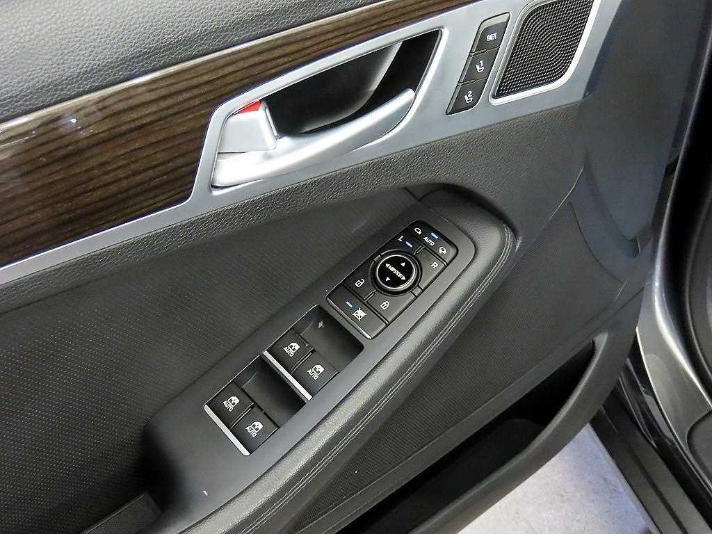 Genesis G80 — photo 13
