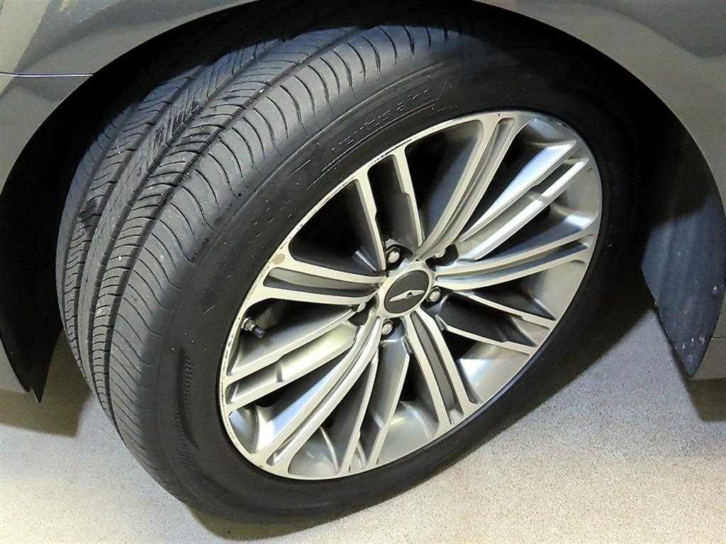 Genesis G80 — photo 20