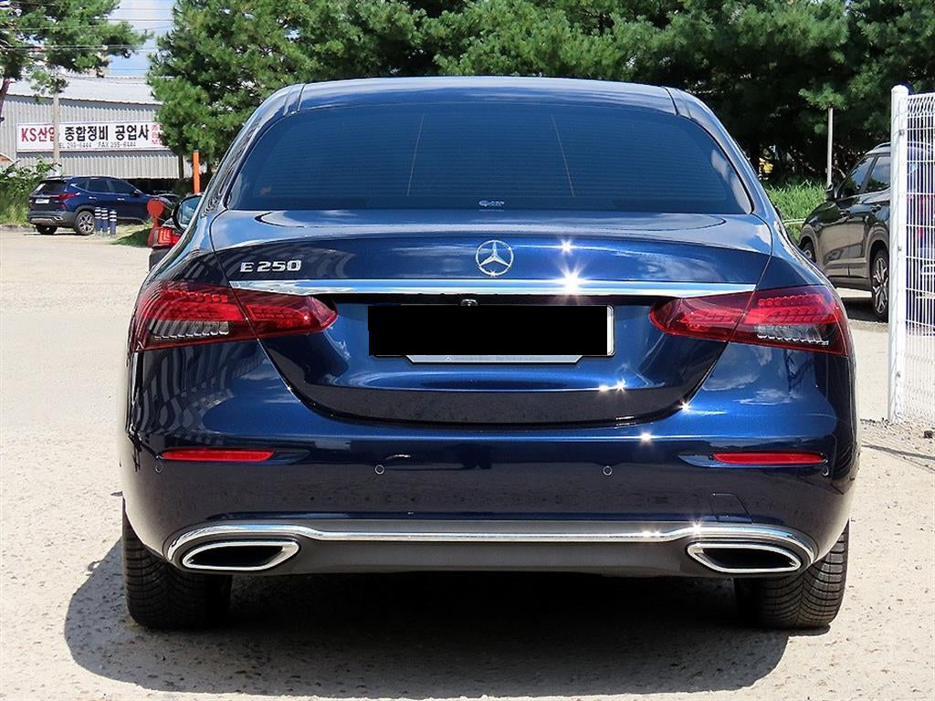 Mercedes-Benz E-Class — photo 04