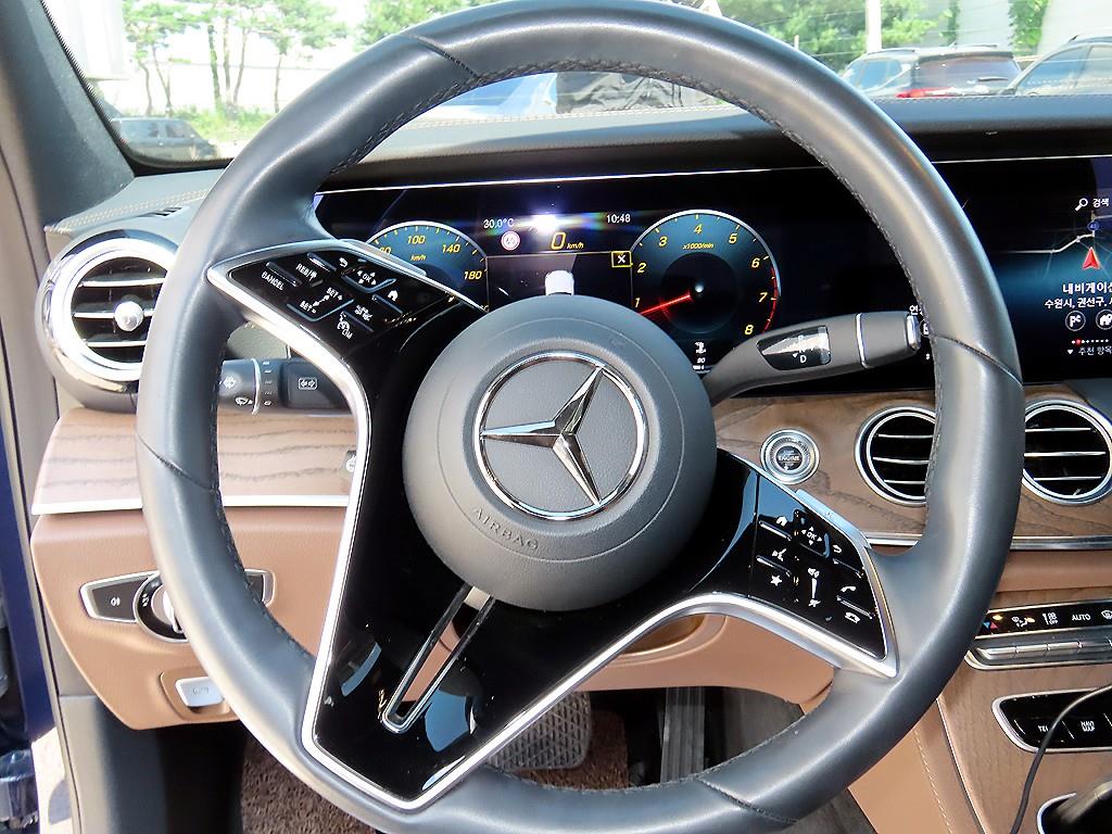 Mercedes-Benz E-Class — photo 08