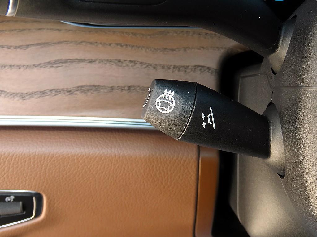 Mercedes-Benz E-Class — photo 12