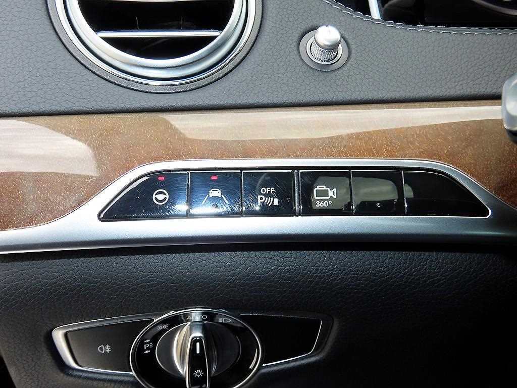 Mercedes-Benz S-Class — photo 11