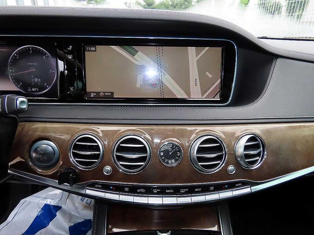 Mercedes-Benz S-Class — photo 14