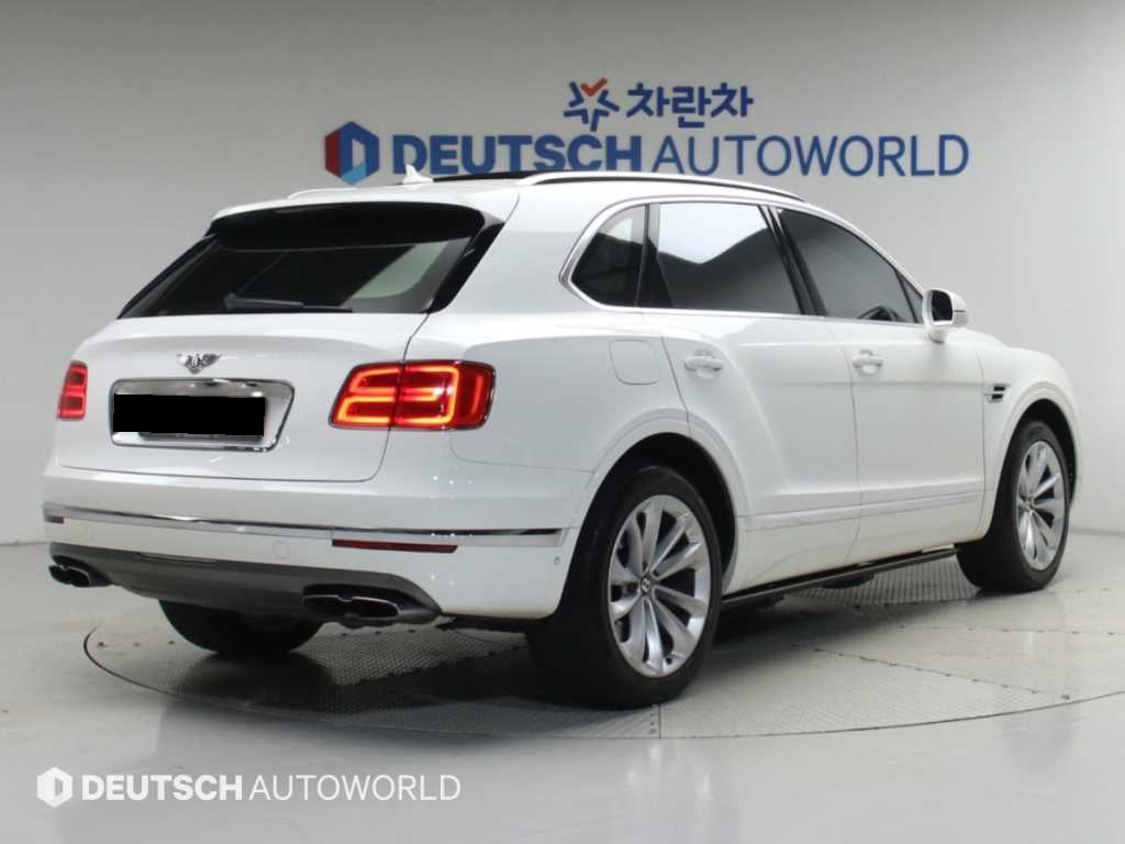 Bentley Bentayga — photo 02