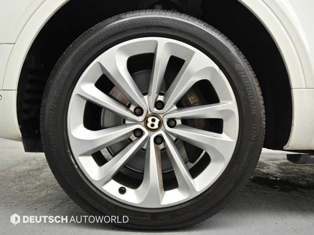 Bentley Bentayga — photo 05