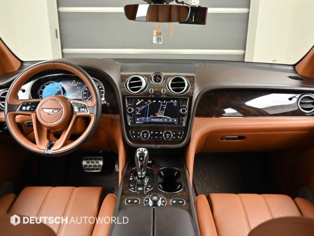 Bentley Bentayga — photo 07