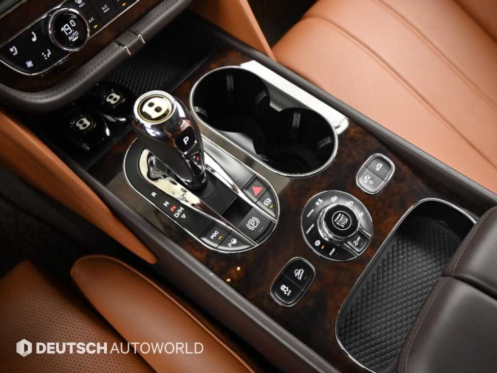 Bentley Bentayga — photo 09