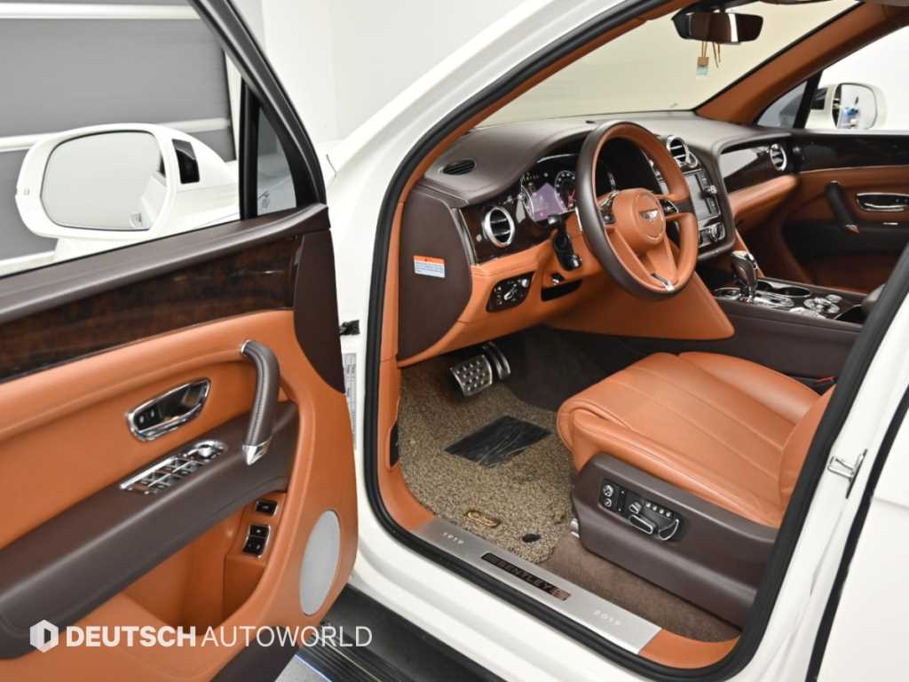 Bentley Bentayga — photo 11