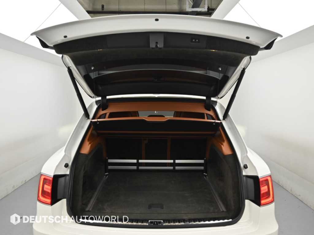 Bentley Bentayga — photo 19