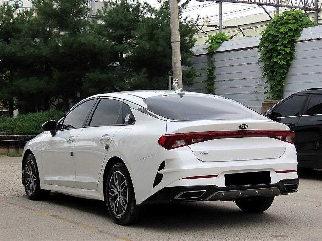Kia K5 — photo 03