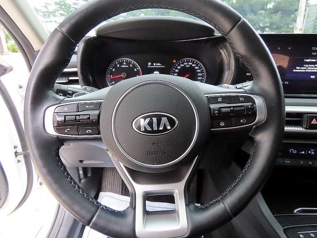 Kia K5 — photo 08