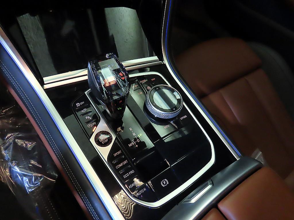 BMW 8-Series — photo 12