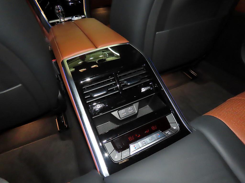 BMW 8-Series — photo 16