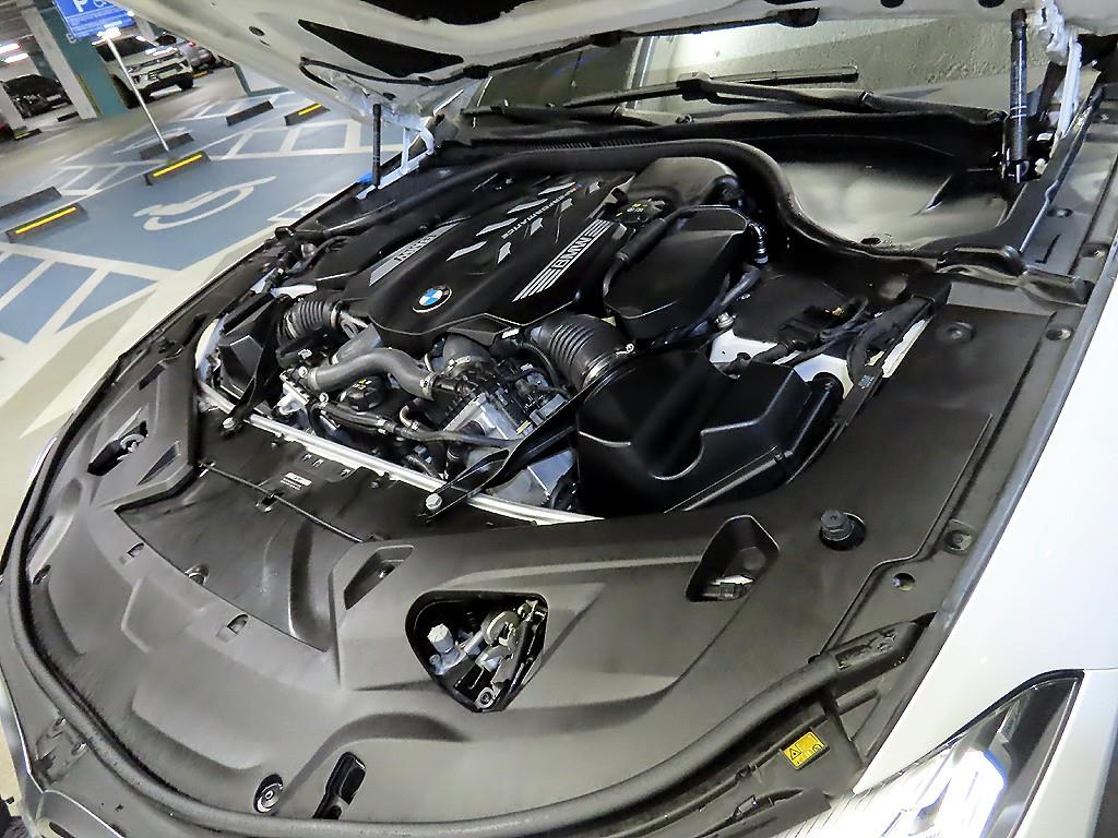 BMW 8-Series — photo 19