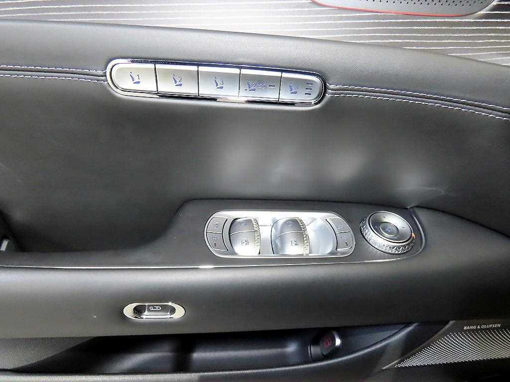 Genesis G90 — photo 13
