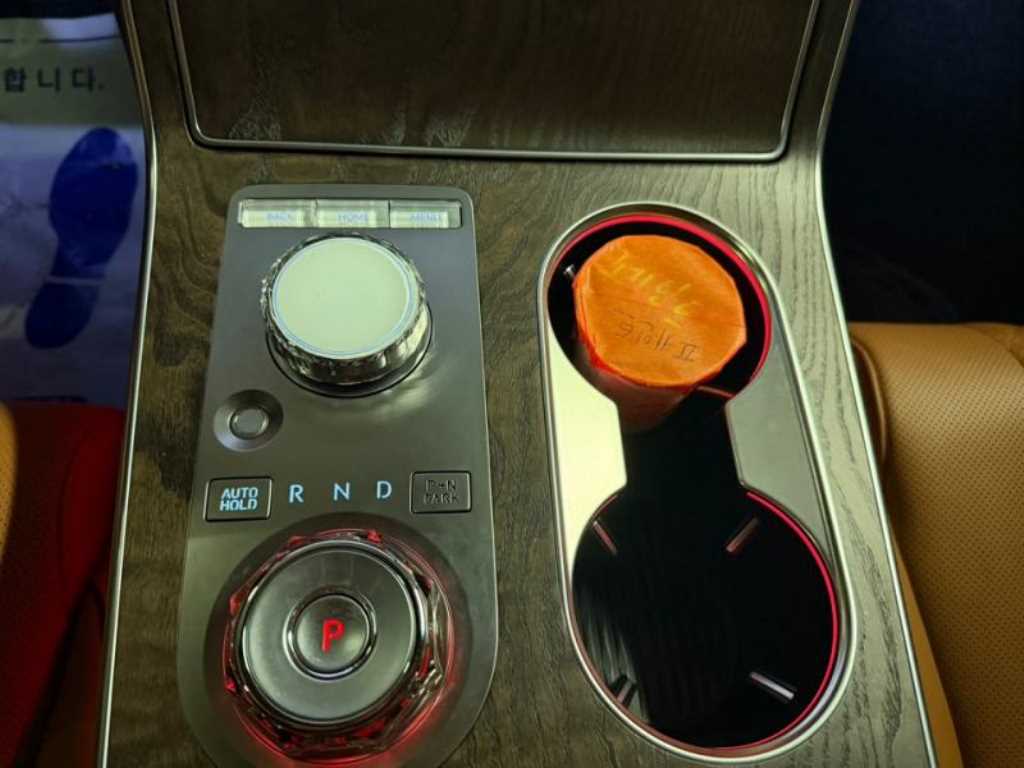 Genesis GV80 — photo 12