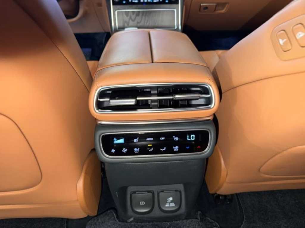 Genesis GV80 — photo 16